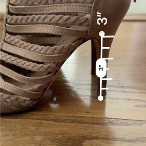 LC Lauren Conrad Tan Heels with Elegant Design